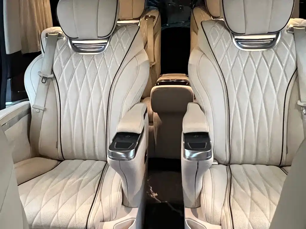 Mercedes-Benz V-Class 2023 — фото 8