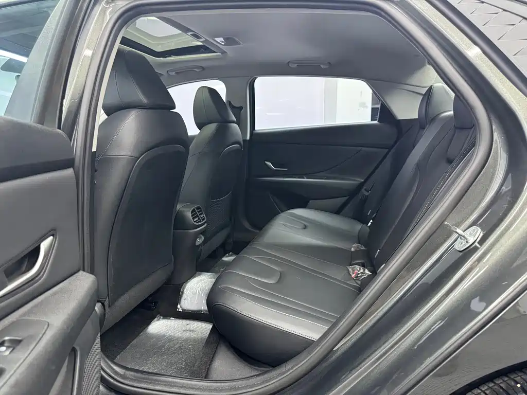 Hyundai Elantra 2023 — фото 14