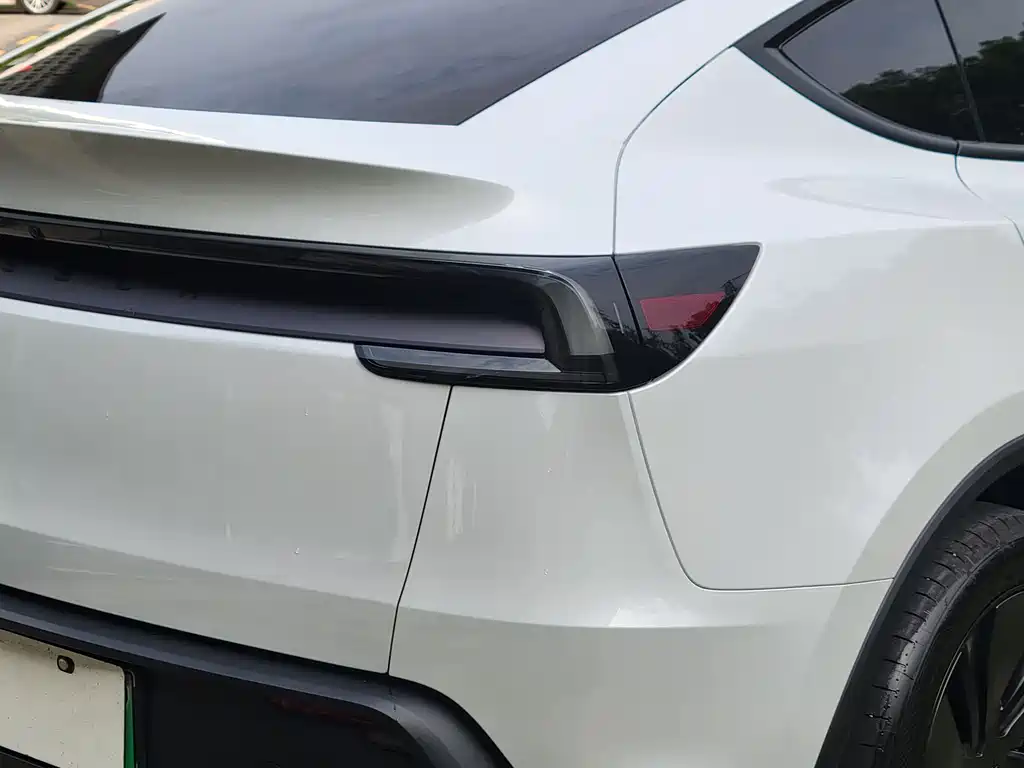 Tesla Model Y 2026 — фото 16