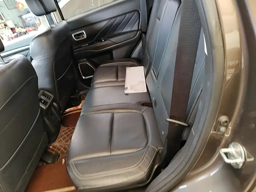 Mitsubishi Outlander 2019 — фото 17