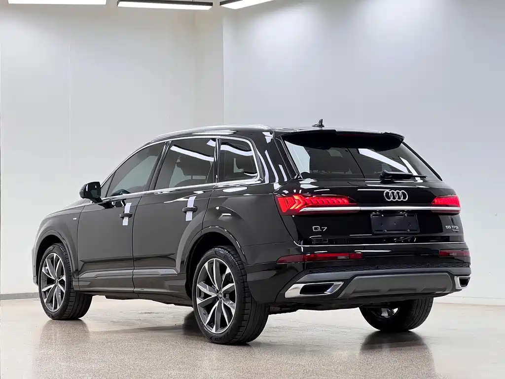 Audi Q7 2021 — фото 7