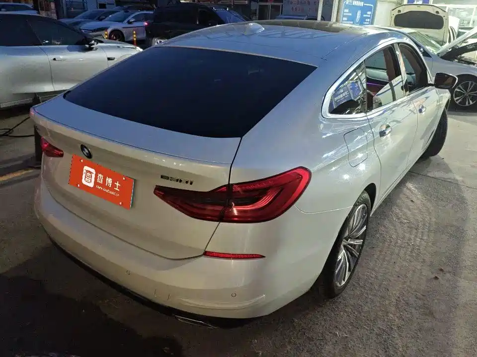 BMW 6 Series GT 2018 — фото 9