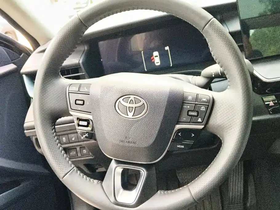Toyota Camry 2025 — фото 15