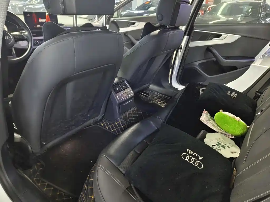 Audi A4L 2021