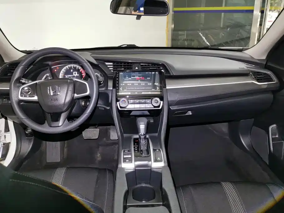 Honda Civic 2017 — фото 12
