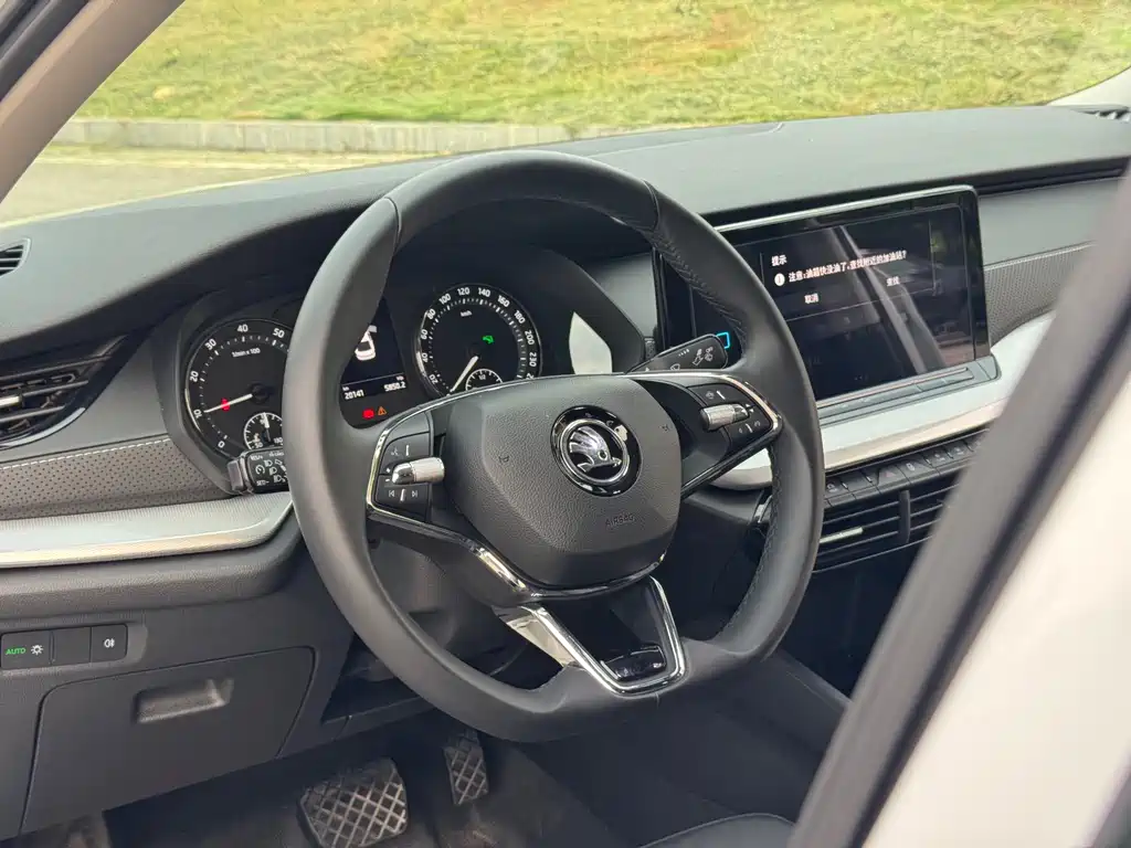 Skoda Octavia 2023 — фото 11