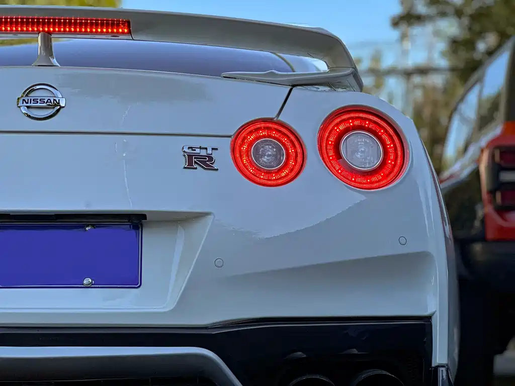 Nissan GT-R 2017 — фото 9