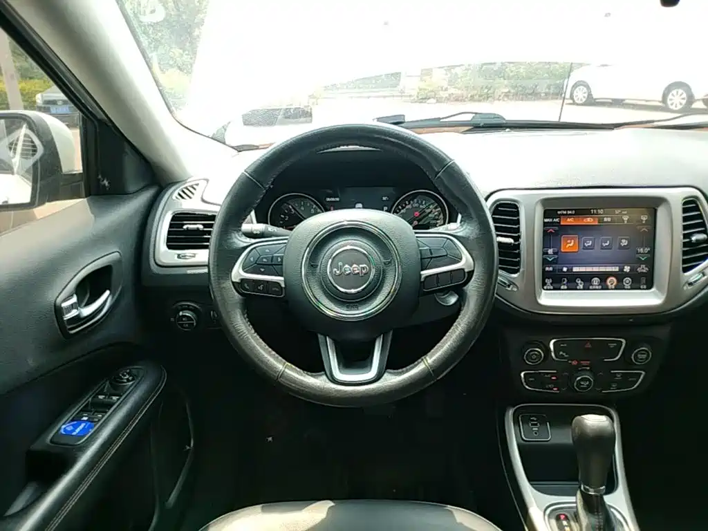Jeep Compass 2017 — фото 7