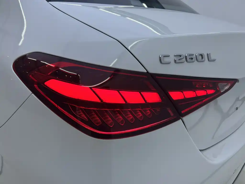Mercedes-Benz C-Class 2024 — фото 10