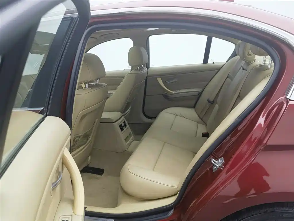 BMW 3 Series 2011 — фото 15
