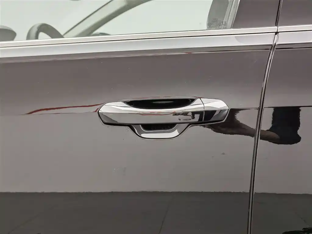 Audi A8 2022 — фото 18