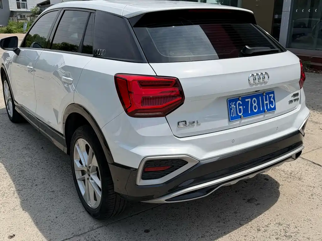 Audi Q2L 2022 — фото 15