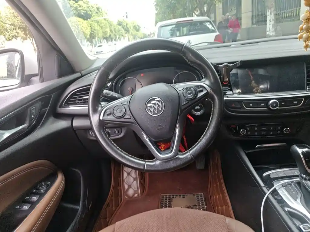 Buick Regal 2018 — фото 11