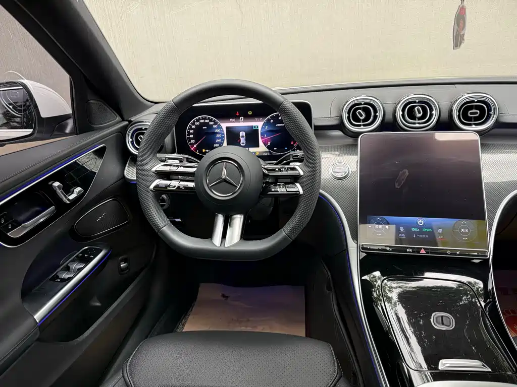 Mercedes-Benz C-Class 2024 — фото 10