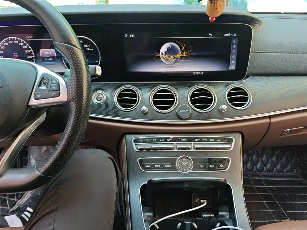 Mercedes-Benz E-Class 2018 — фото 14
