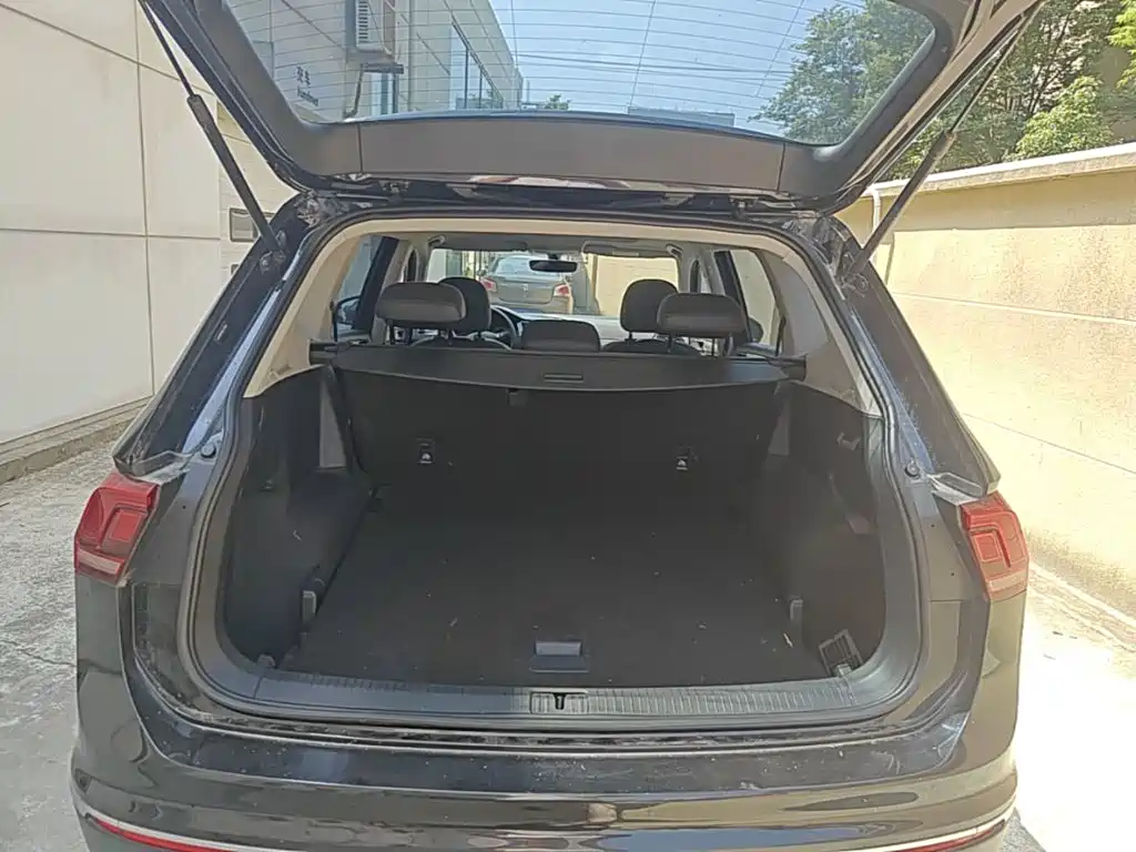 Volkswagen Tiguan L 2018 — фото 10