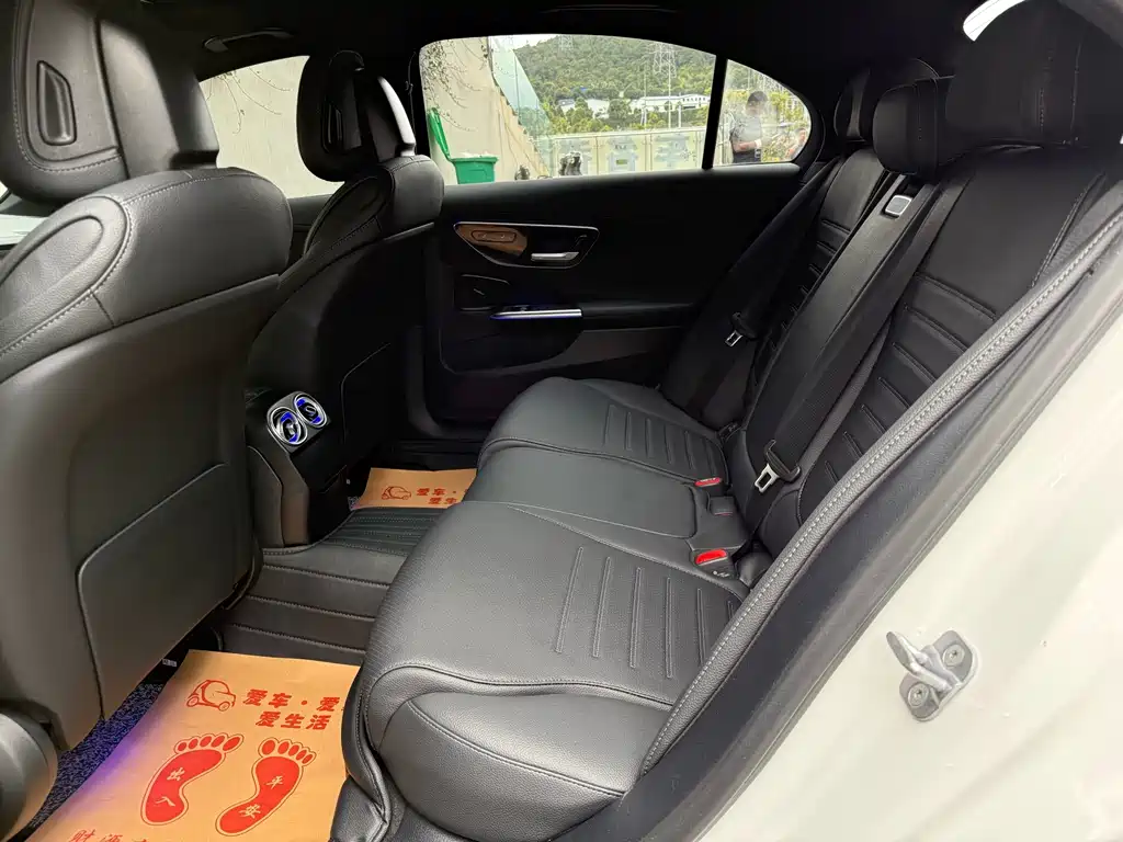 Mercedes-Benz C-Class 2024