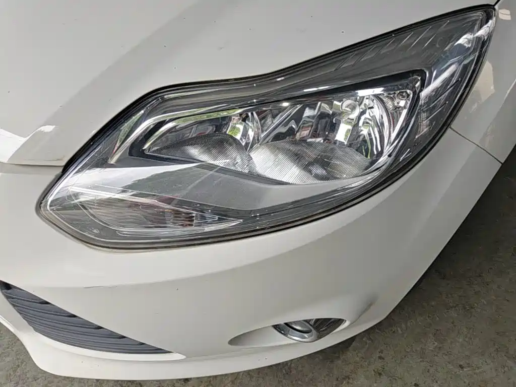Ford Focus 2015 — фото 24