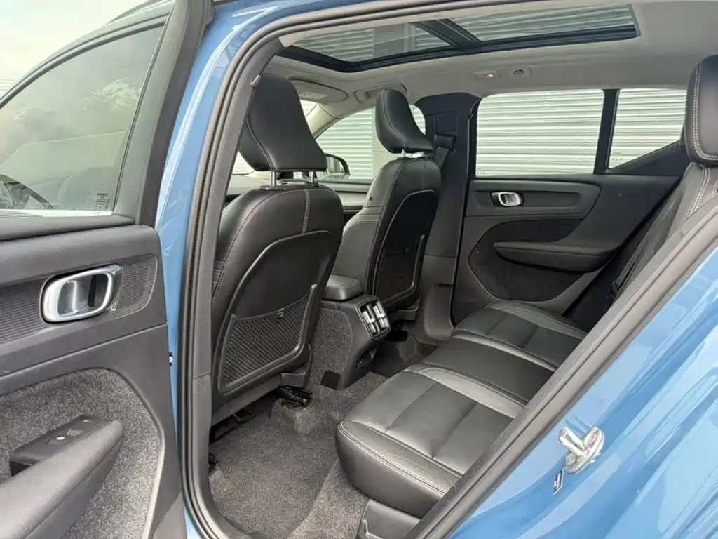 Volvo XC40 2022 — фото 12