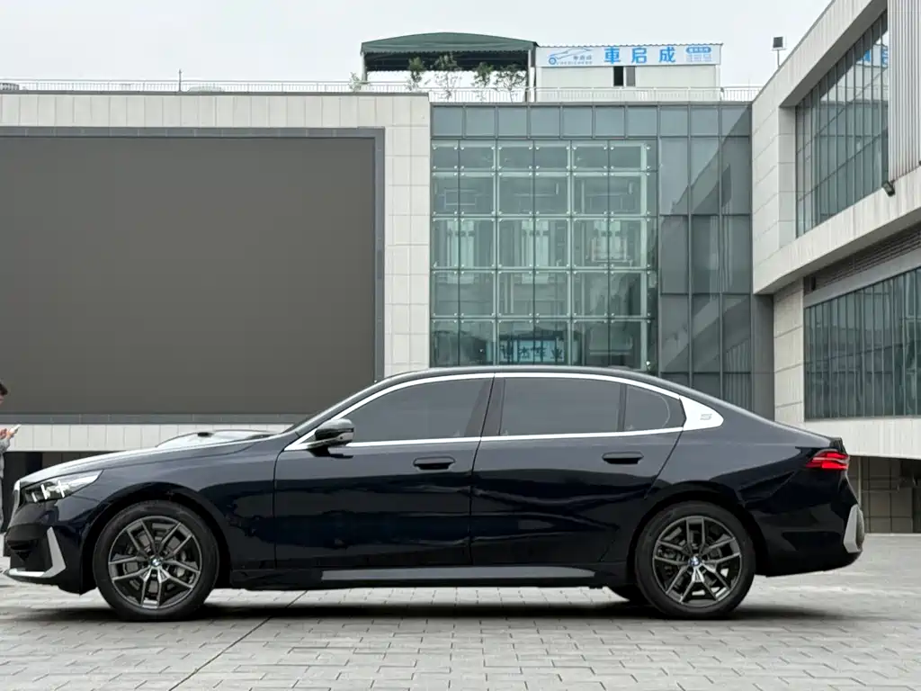BMW 5 Series 2025