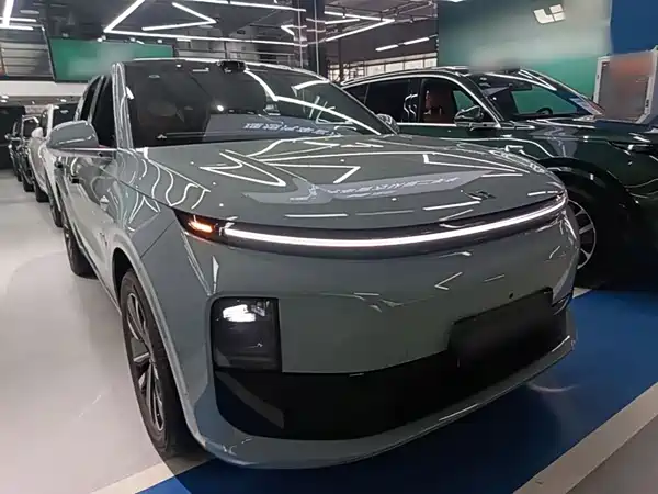 Li Auto L6 2025
