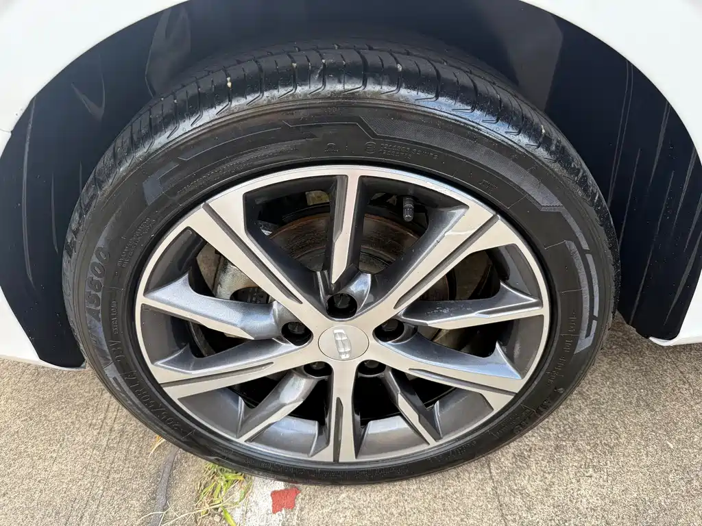 Geely Emgrand 2023