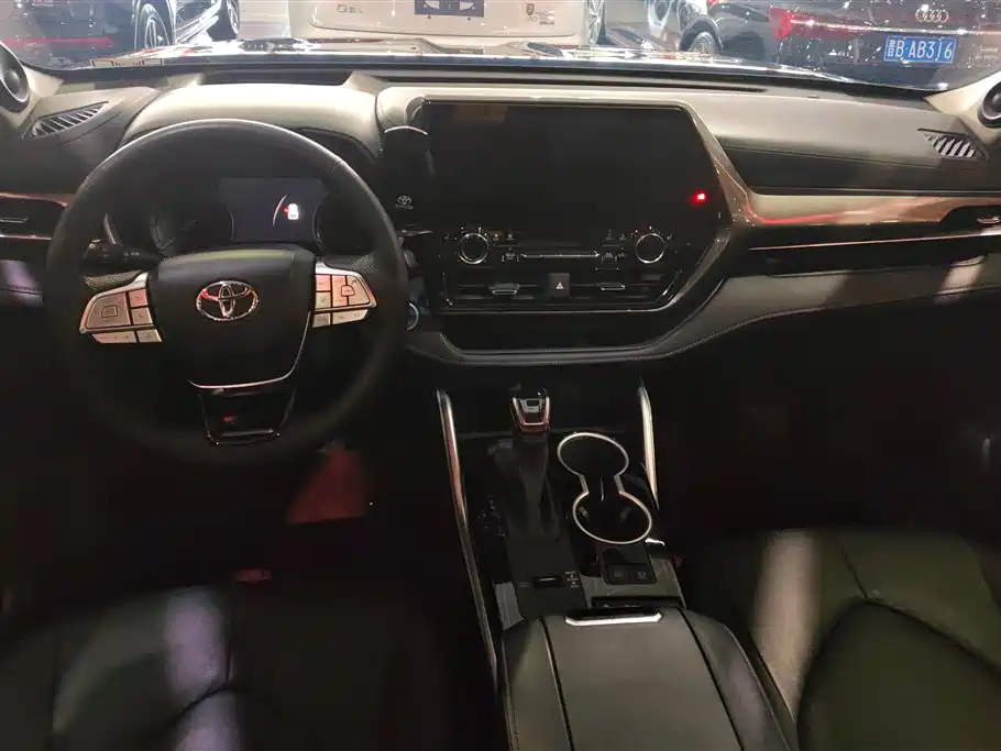 Toyota Highlander 2022 — фото 12