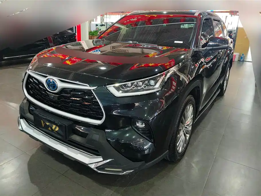 Toyota Highlander 2022 — фото 1