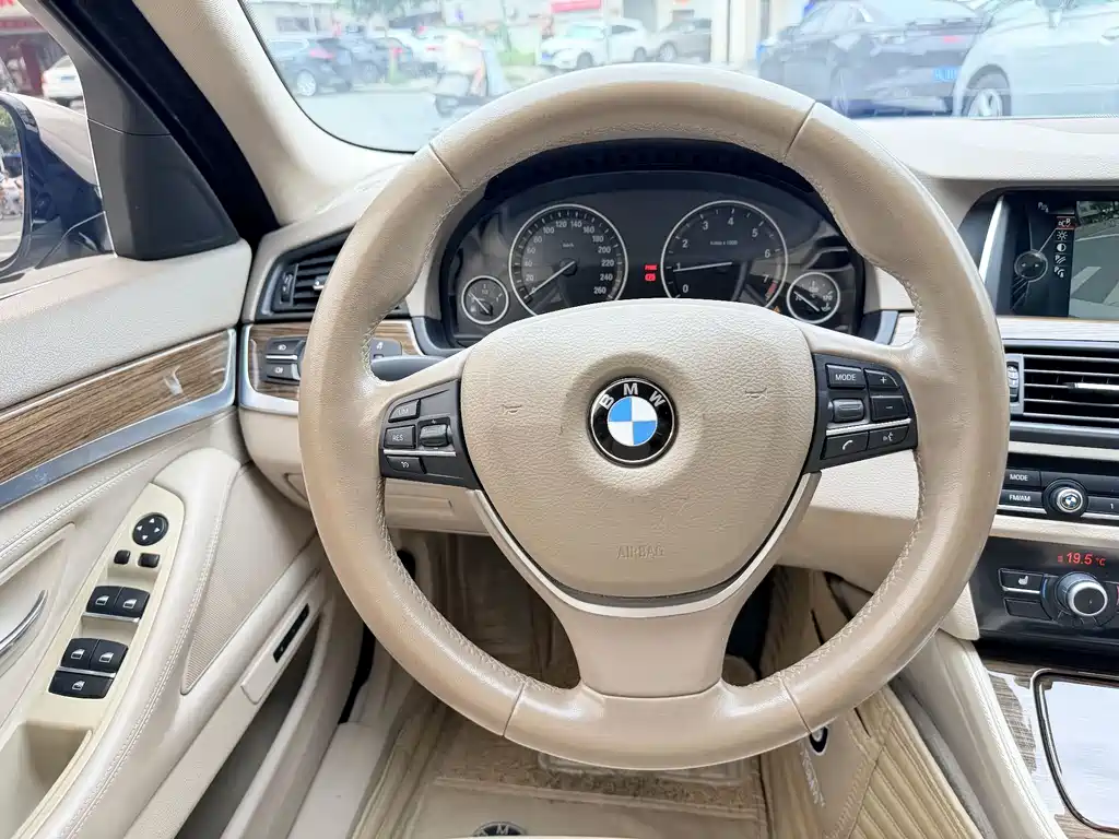 BMW 5 Series 2013 — фото 9
