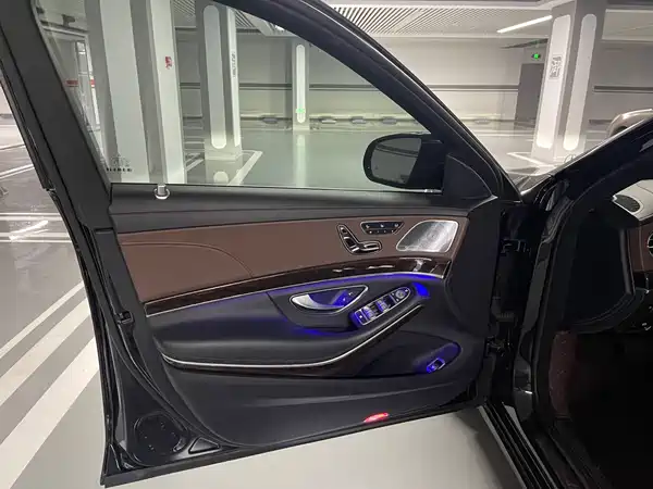 Mercedes-Benz S-Class 2020