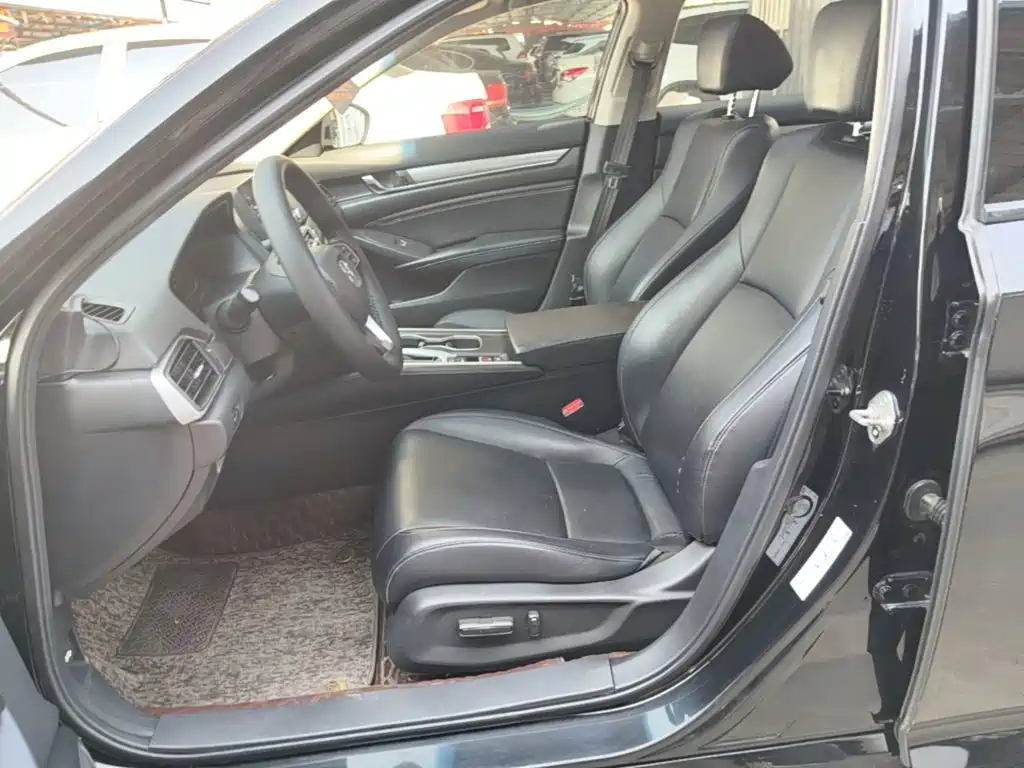 Honda Accord 2018 — фото 11