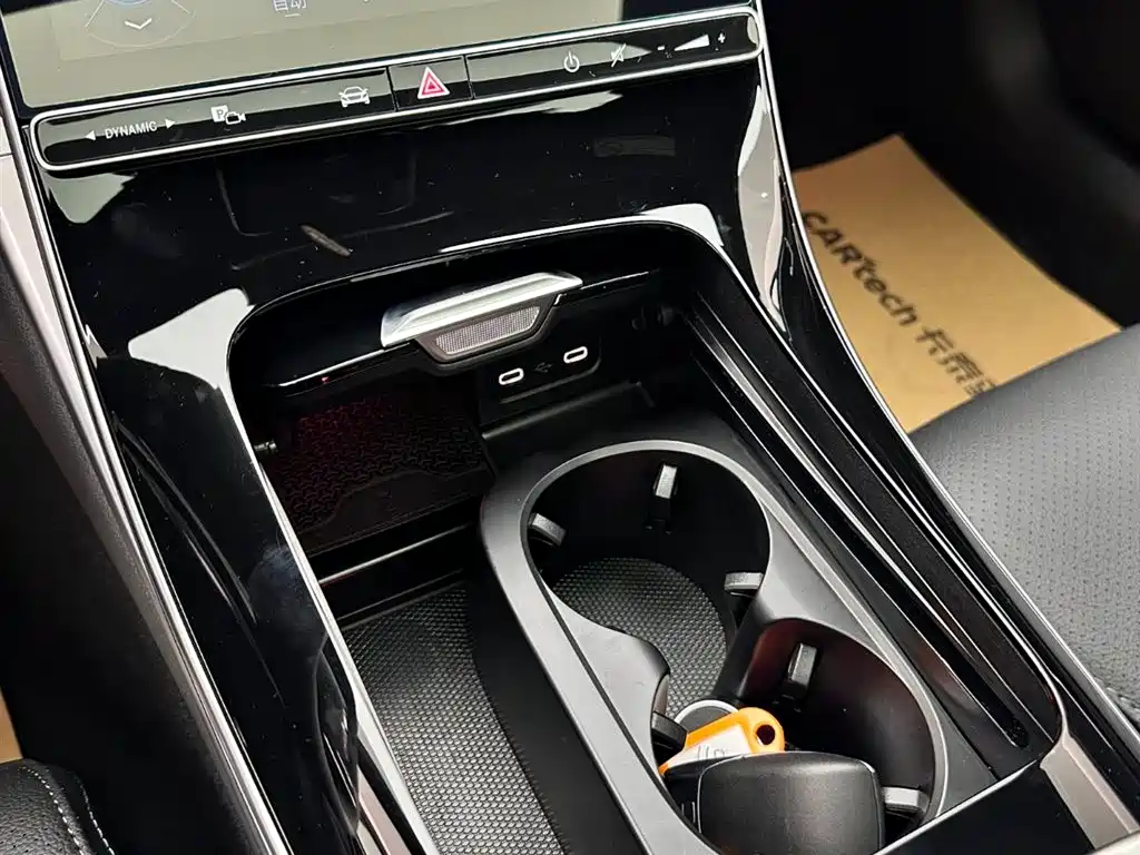 Mercedes-Benz C-Class 2025 — фото 17