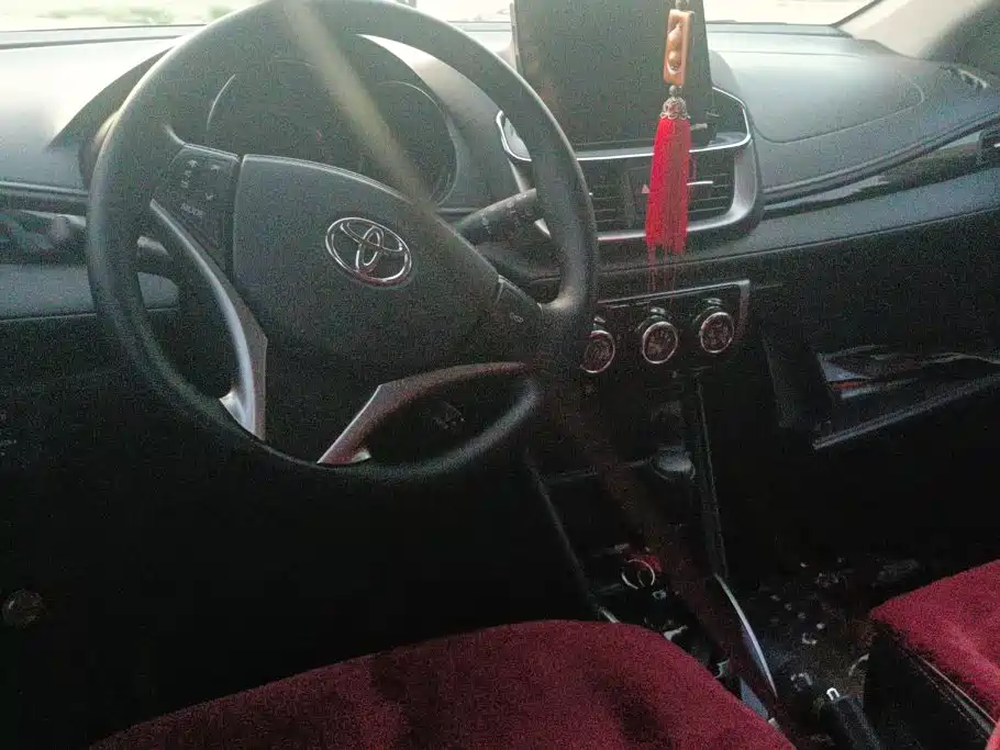 Toyota Yaris L 2022 — фото 12