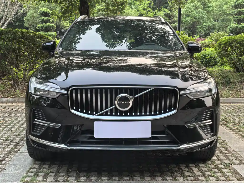 Volvo XC60 2022 — фото 2