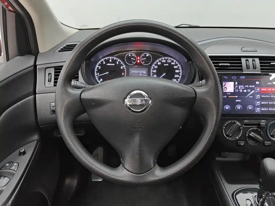 Nissan Tiida 2015 — фото 15