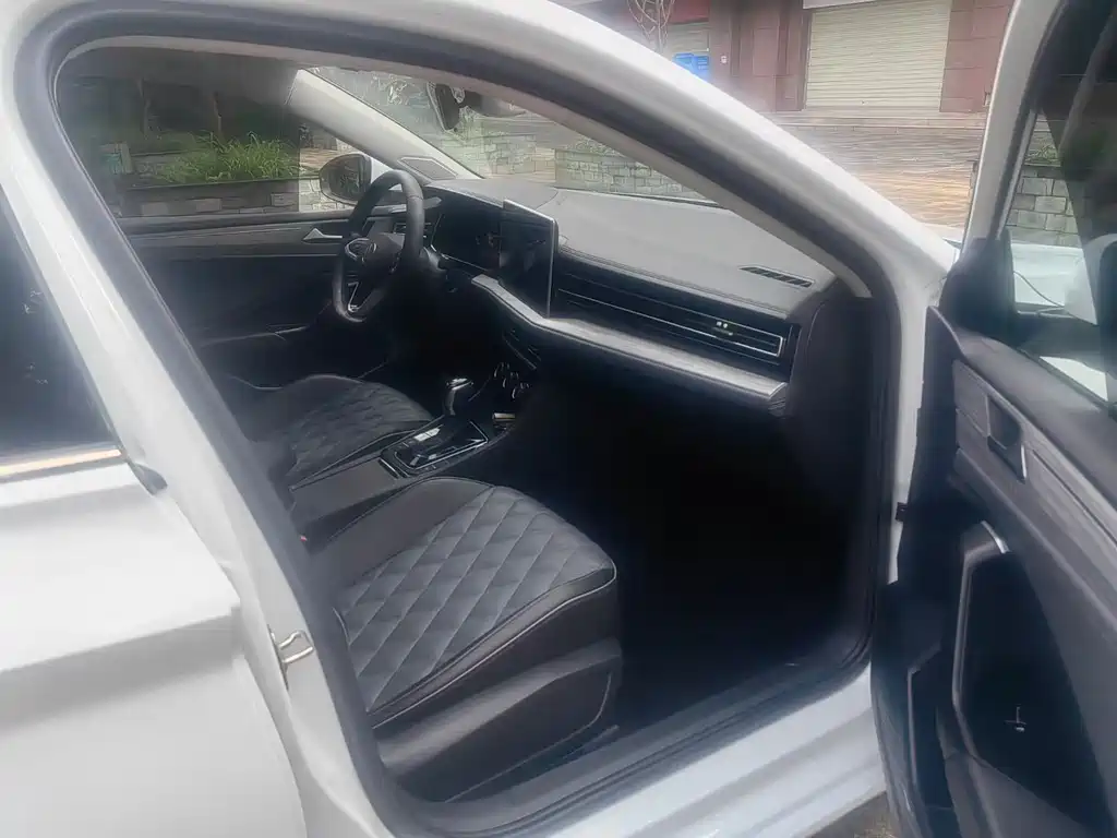 Volkswagen Sagitar 2023