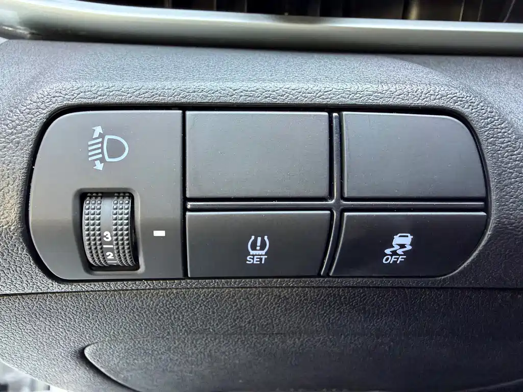 Hyundai Elantra 2023 — фото 10