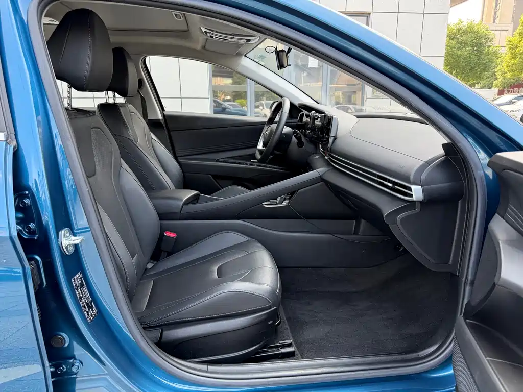 Hyundai Elantra 2021 — фото 11