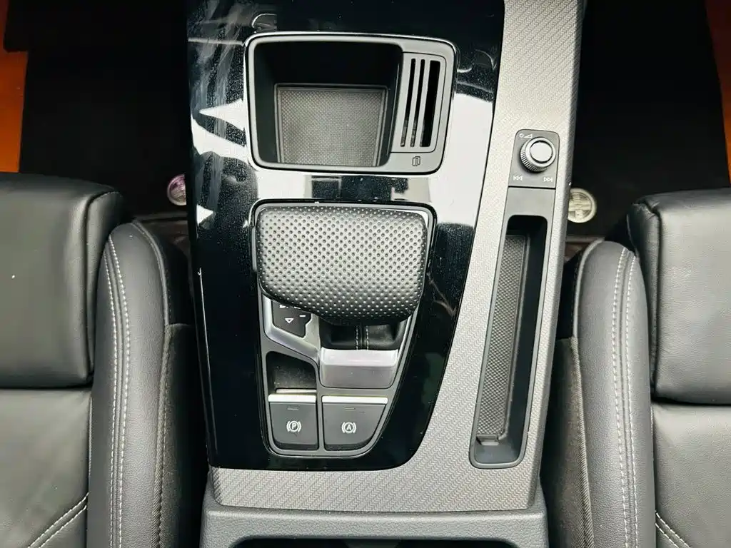 Audi Q5L 2024 — фото 17