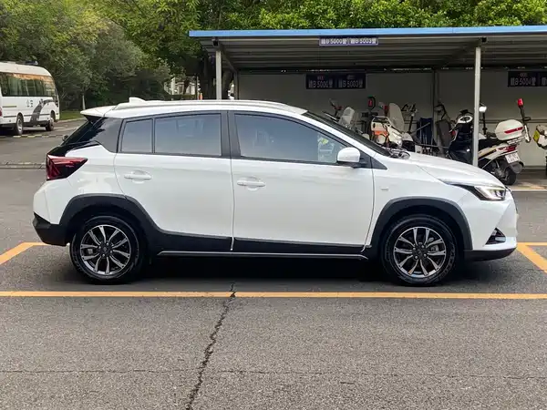 Toyota Yaris L 2023