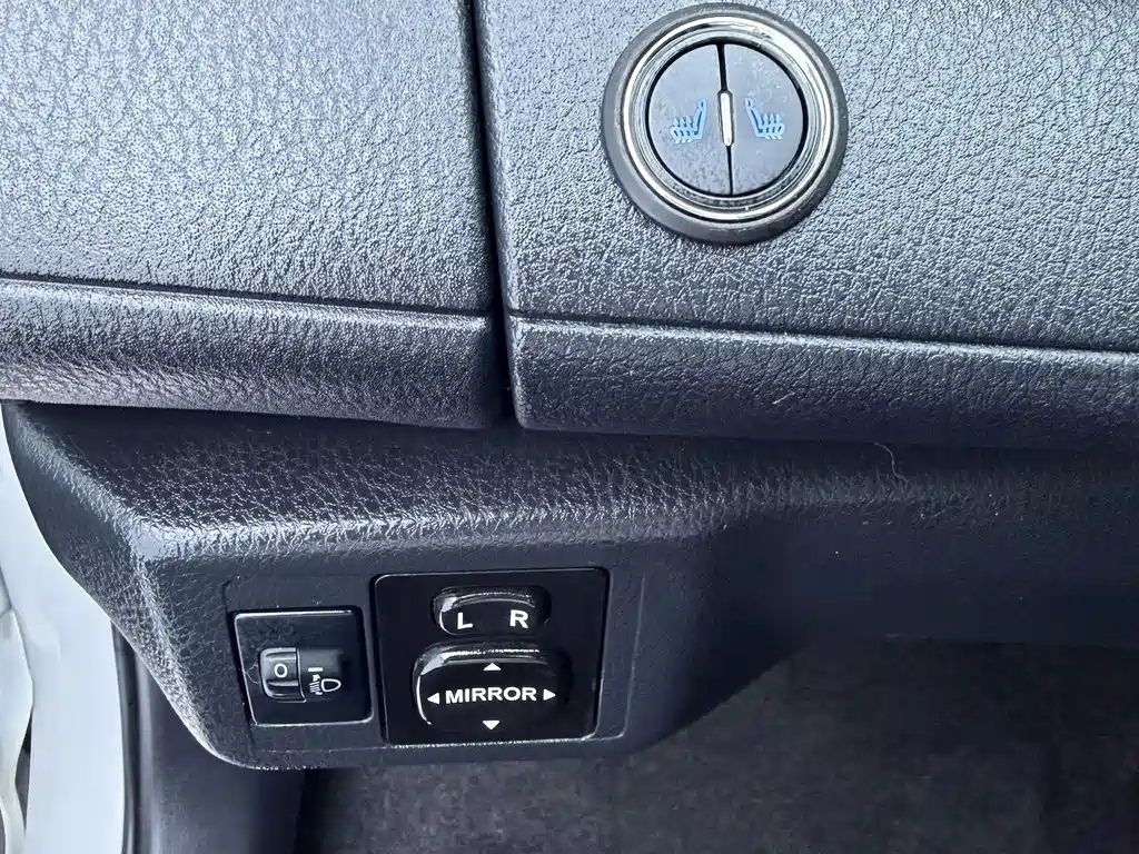 Toyota Yaris L 2022 — фото 8