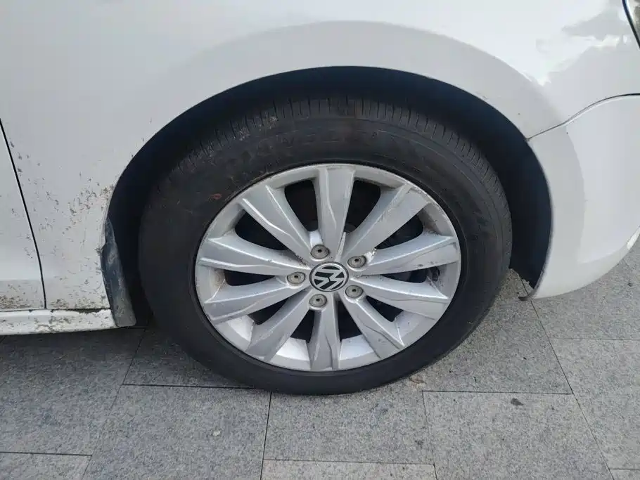 Volkswagen Sagitar 2014