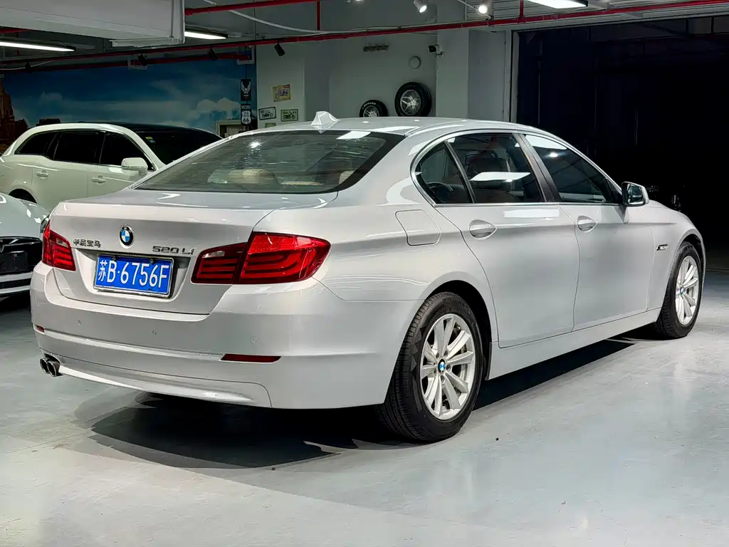BMW 5 Series 2011