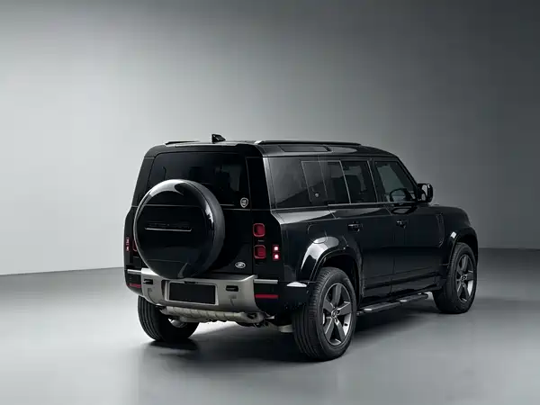 Land Rover Defender 2025