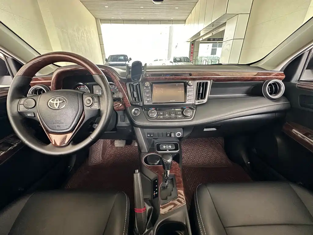 Toyota RAV4 2019 — фото 13