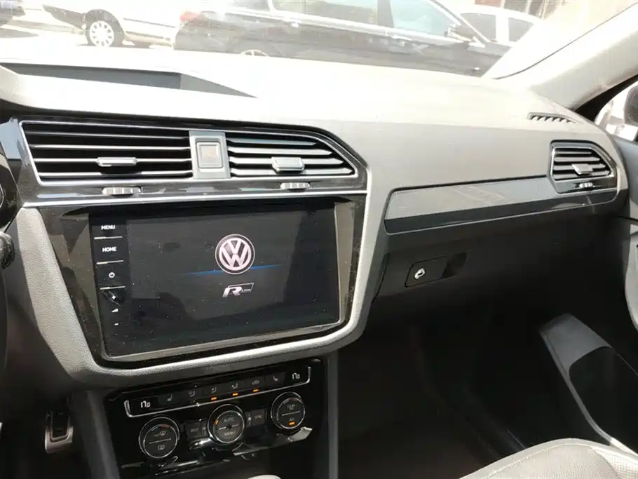 Volkswagen Tiguan L PHEV 2019 — фото 13