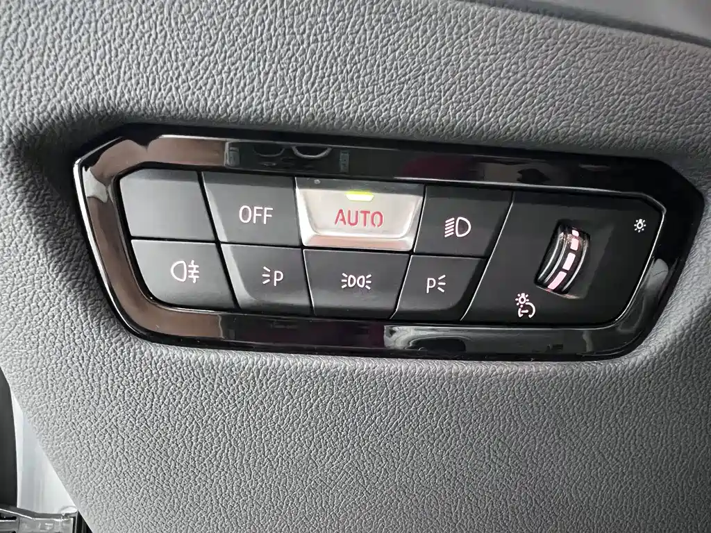 BMW 3 Series 2023 — фото 14