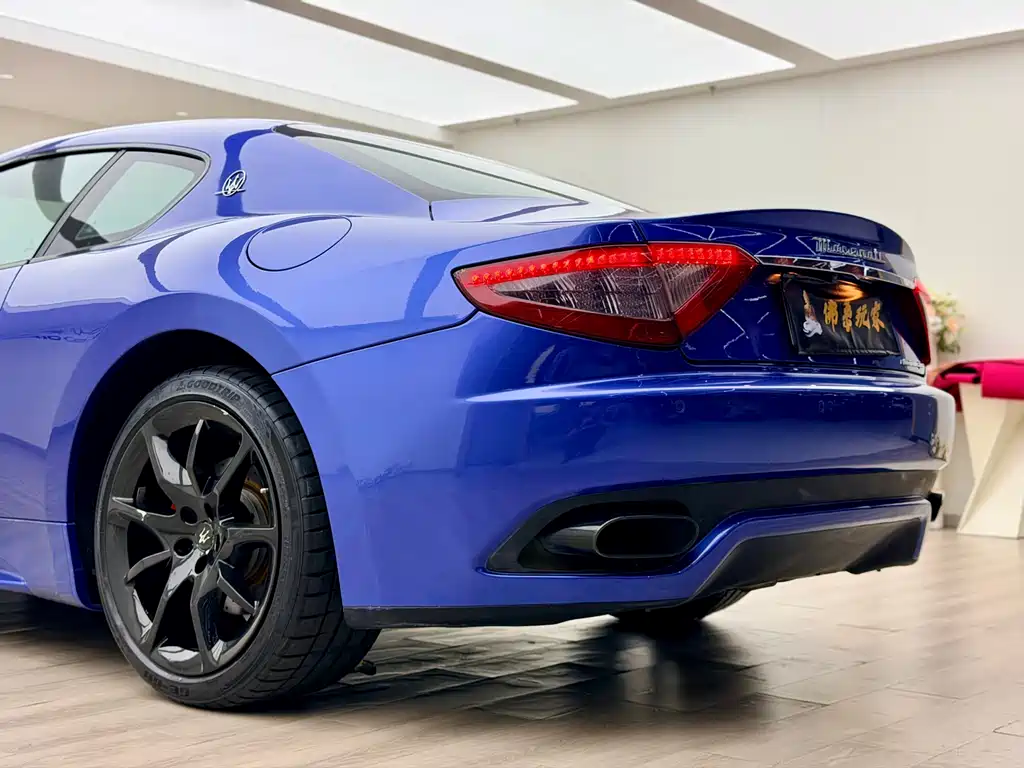 Maserati GranTurismo 2015 — фото 10