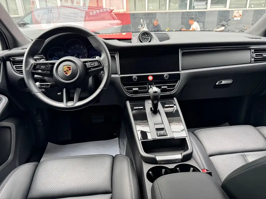 Porsche Macan 2023 — фото 11
