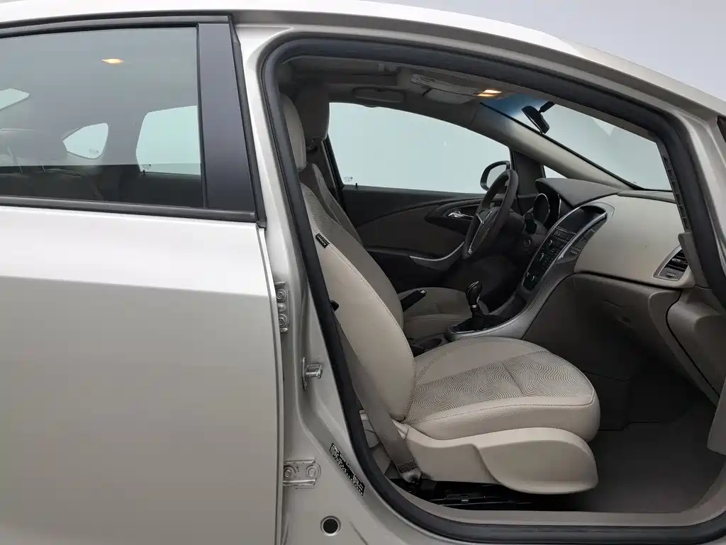 Buick Excelle 2015 — фото 23